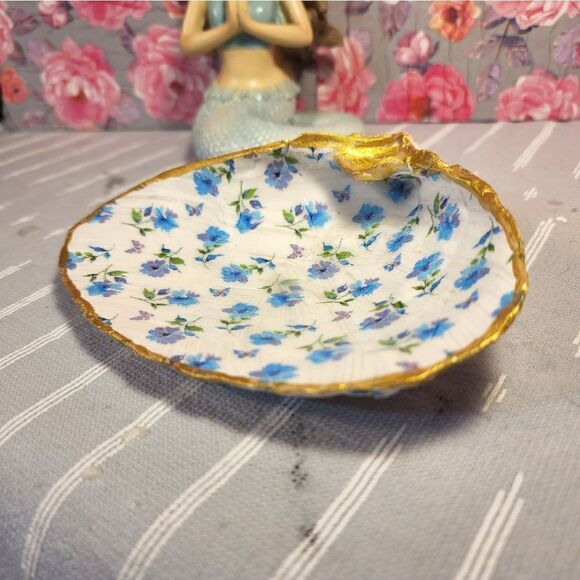 DECOUPAGE CLAM SHELL DECOUPAGE BLUE FLOWERS AND BUTTERFLIES 🦋 ON A CLAM SHELL - Picture 7 of 7